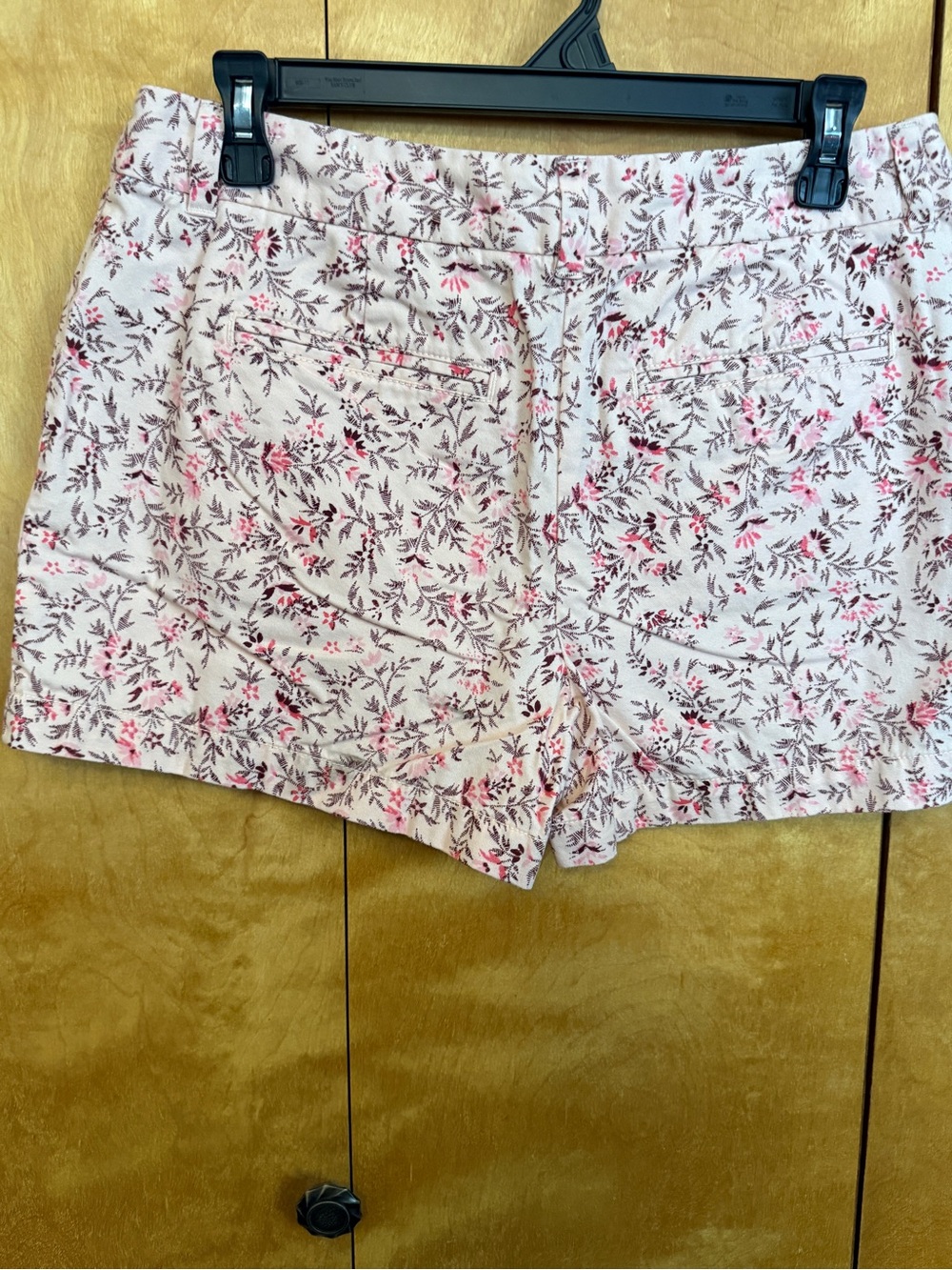 LOFT Ann Taylor floral print women's shorts in a pink color size 6 - Picture 5 of 8